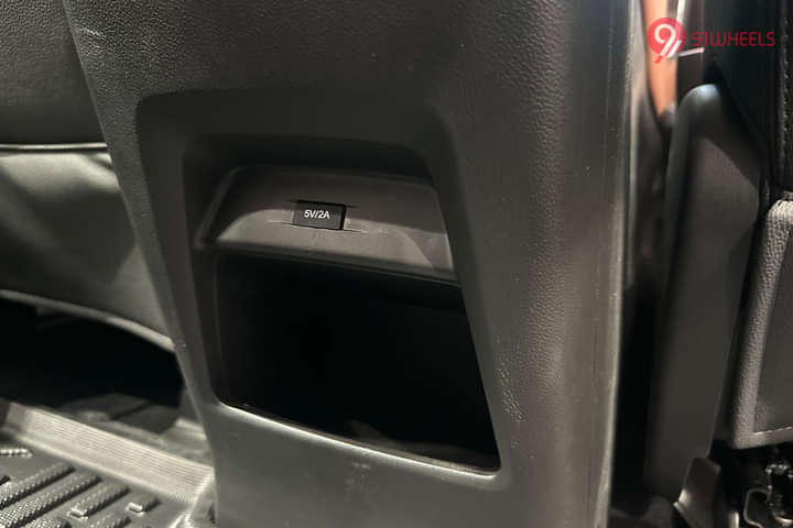 MG Hector Plus Rear Row Charging Point