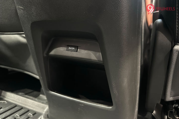MG Hector Plus Rear Row Charging Point