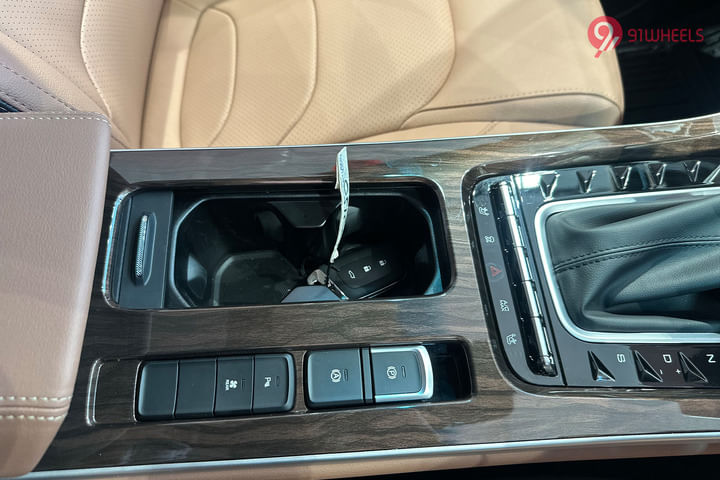 MG Hector Plus Cup Holders