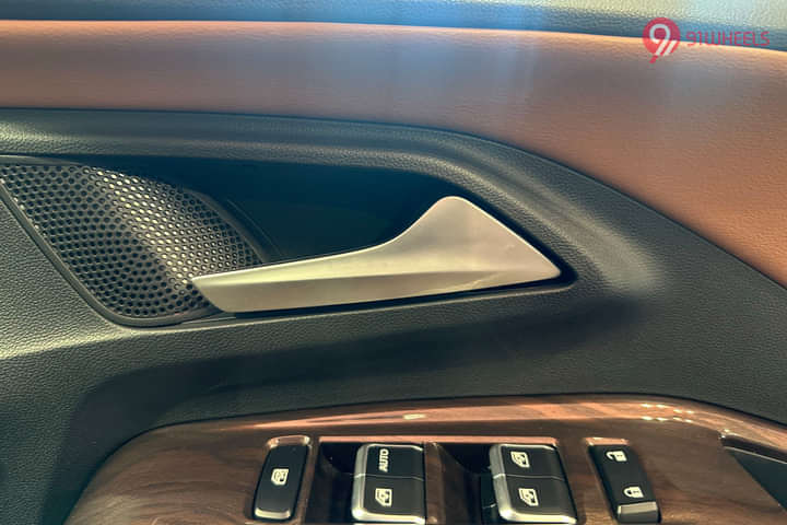 MG Hector Plus Driver Side Door Pad Handle