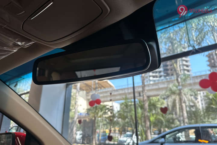 MG Hector Plus Inner Rear View Mirror