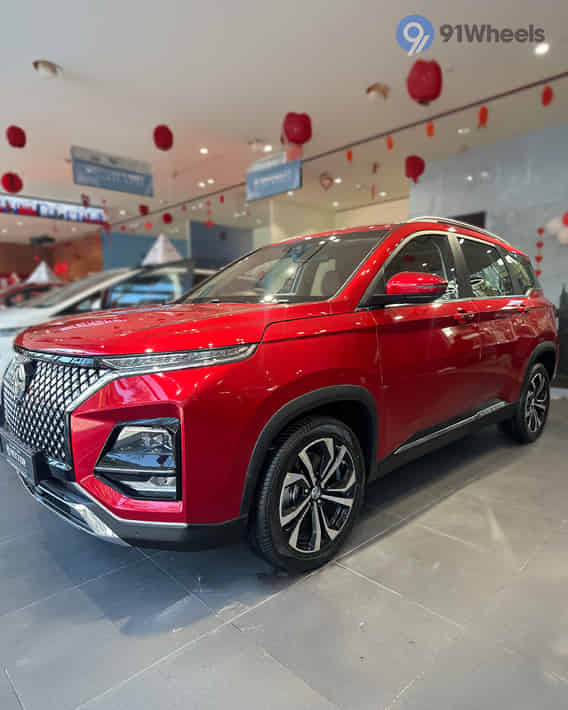 Hector Plus 2023-2025 Left Front Three Quarter Hector Plus 2023-2025 Left Front Three Quarter