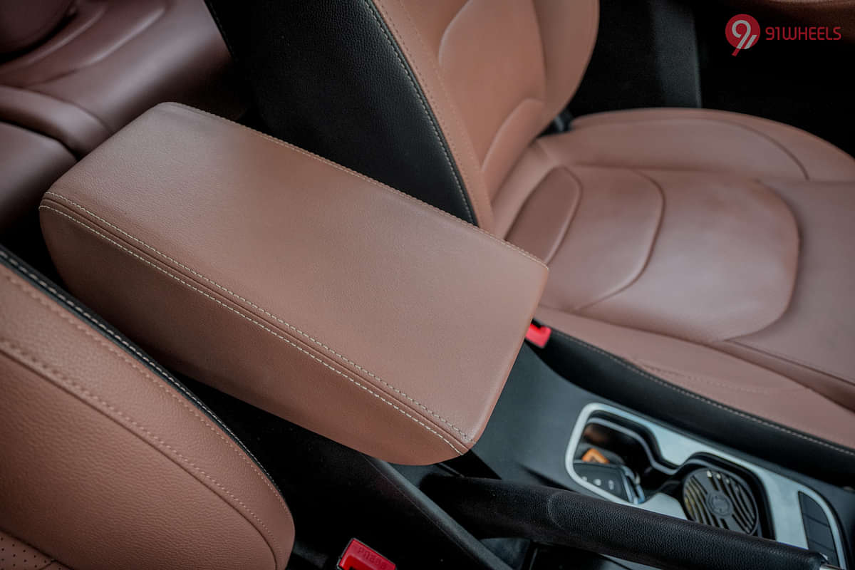 MG Hector Plus Front Centre Arm Rest