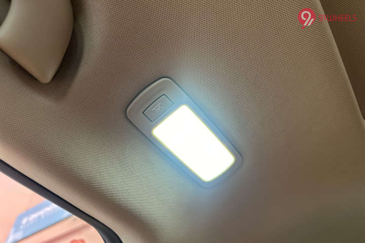 MG Hector Plus Rear Row Roof Mounted Cabin Lamps