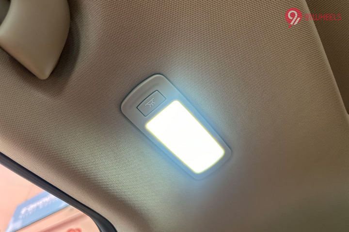 MG Hector Plus Rear Row Roof Mounted Cabin Lamps