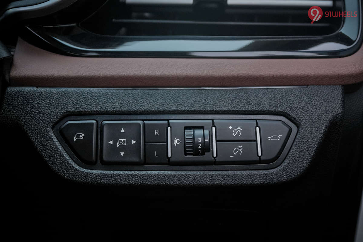 MG Hector Plus Dashboard Switches