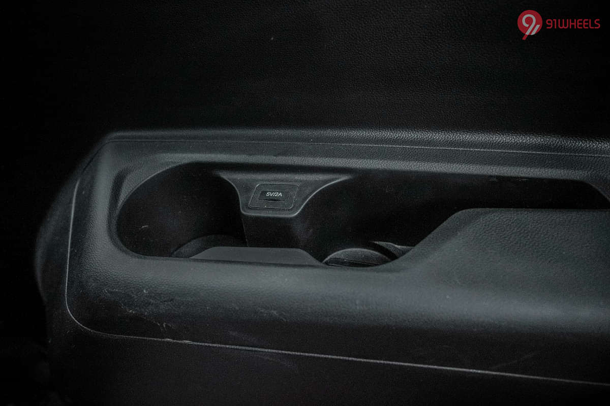 MG Hector Plus Cup Holders