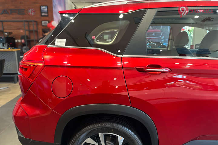 MG Hector Plus Rear Quarter Glass