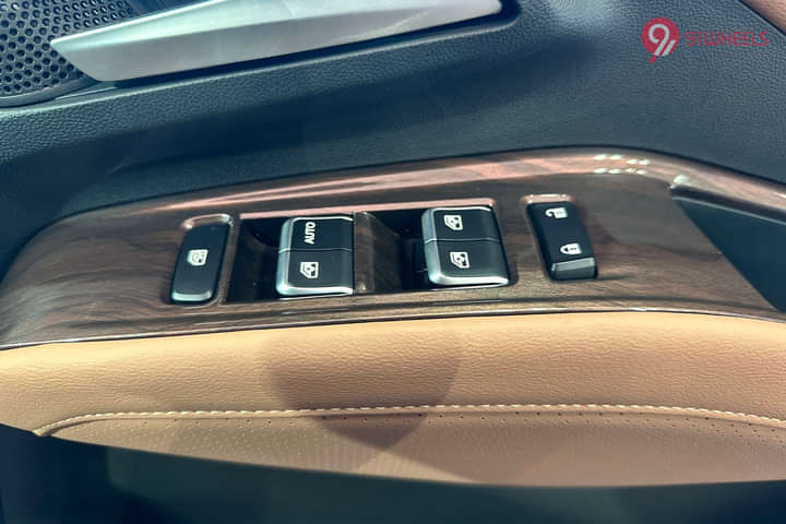 MG Hector Plus Driver Side Door Switches