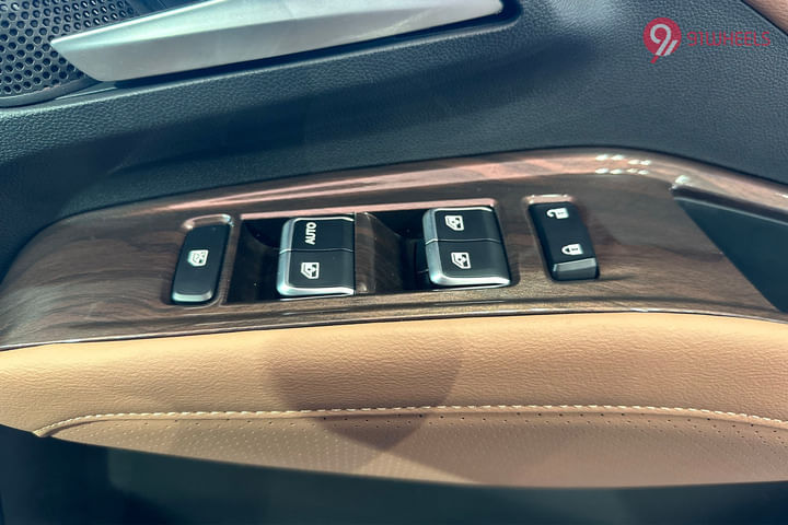 MG Hector Plus Driver Side Door Switches