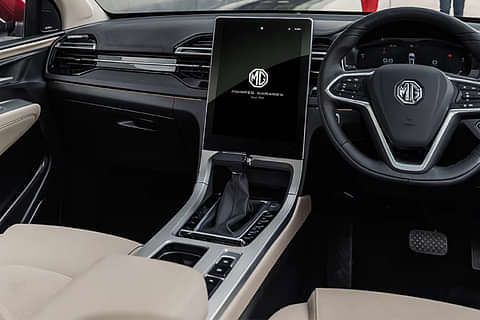 MG Hector Plus 1.5 L Turbo Petrol Sharp Pro CVT 7 Str Dashboard
