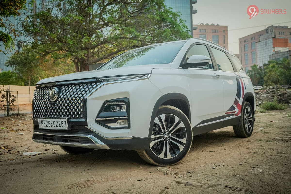 MG Hector Plus Left Front Three Quarter