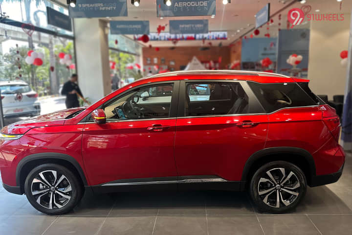MG Hector Plus Left Side View