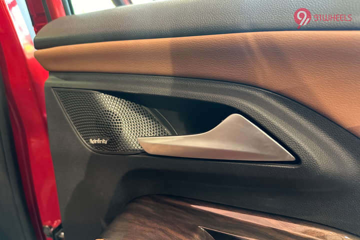 MG Hector Plus Rear Speakers