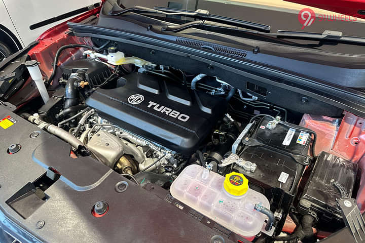 MG Hector Plus Engine Shot