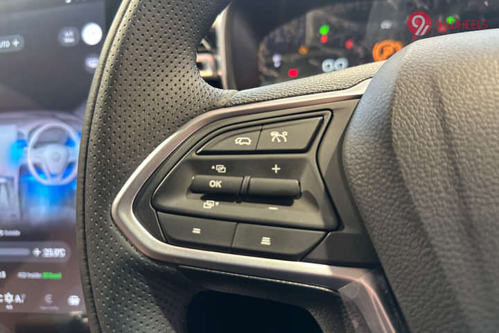 MG Hector Plus Left Steering Mounted Controls
