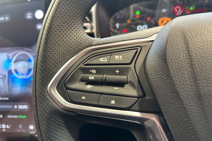 MG Hector Plus Left Steering Mounted Controls