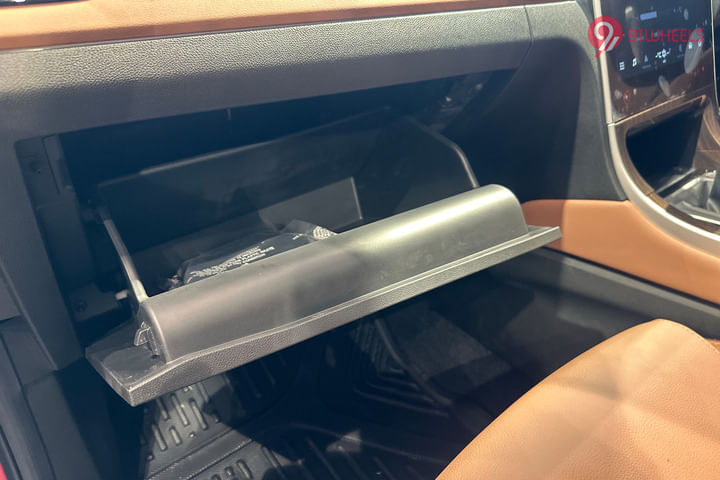 MG Hector Plus Glove Box