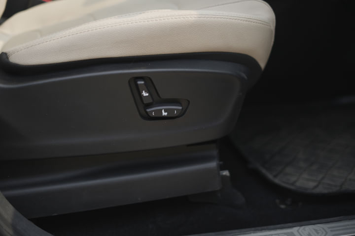 MG Hector Seat Adjustment for Driver