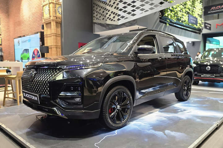 MG Hector Left Front Three Quarter