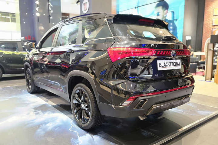 MG Hector Left Rear Three Quarter