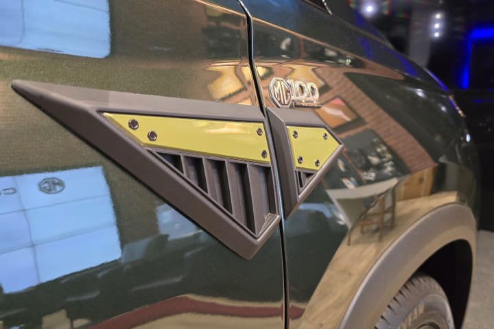 MG Hector 2023-2025 front badge