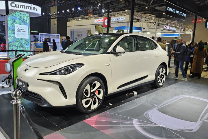 MG IM6 Left Front Three Quarter