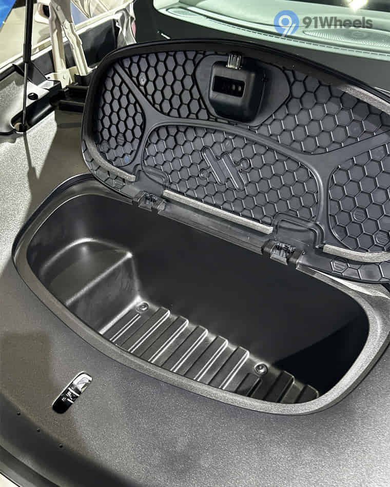 Bootspace & Utility - 3 Bootspace & Utility - 3