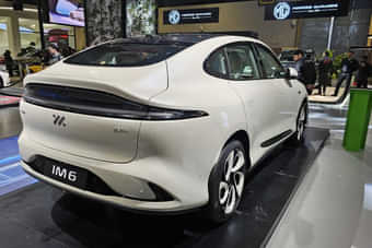 MG IM6 Right Rear Three Quarter