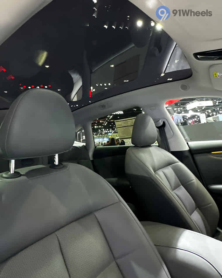 Seats & Cabin Comfort - 3 Seats & Cabin Comfort - 3