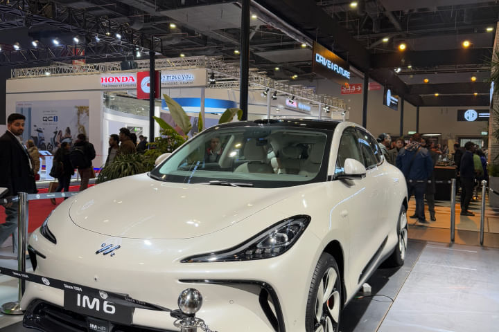 MG IM6 Left Front Three Quarter