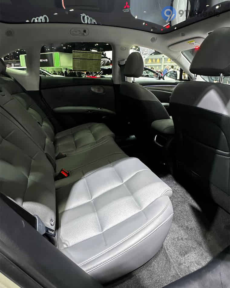 Seats & Cabin Comfort - 2 Seats & Cabin Comfort - 2