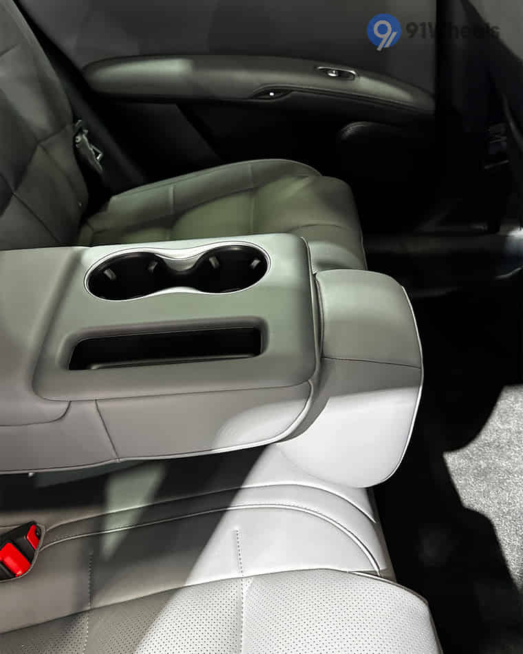 Seats & Cabin Comfort - 5 Seats & Cabin Comfort - 5