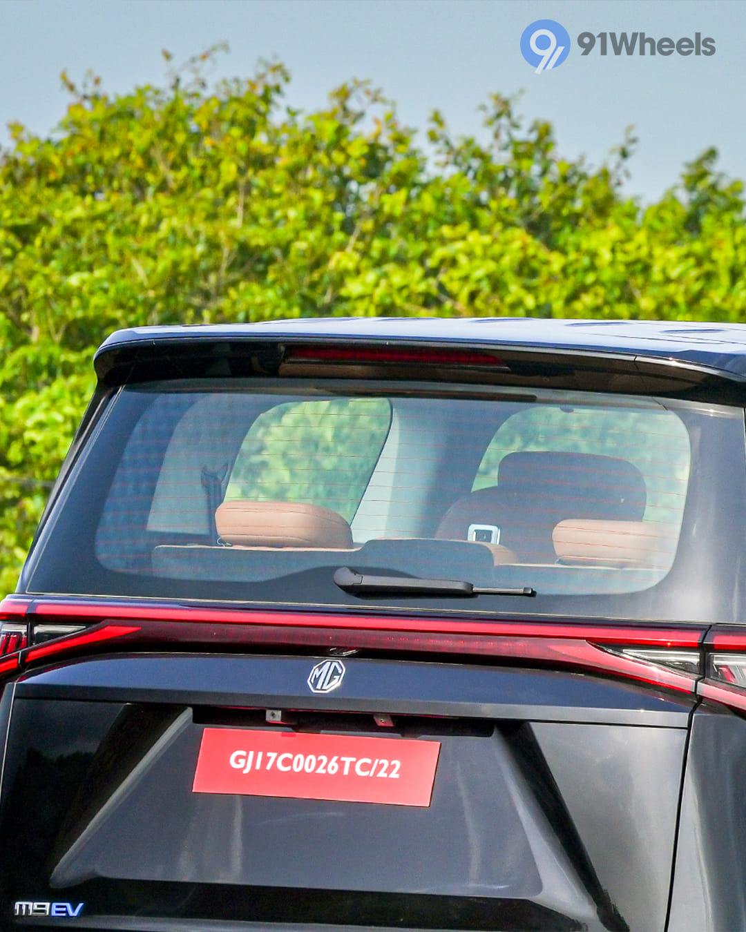 MG M9 Rear Windshield / Windscreen