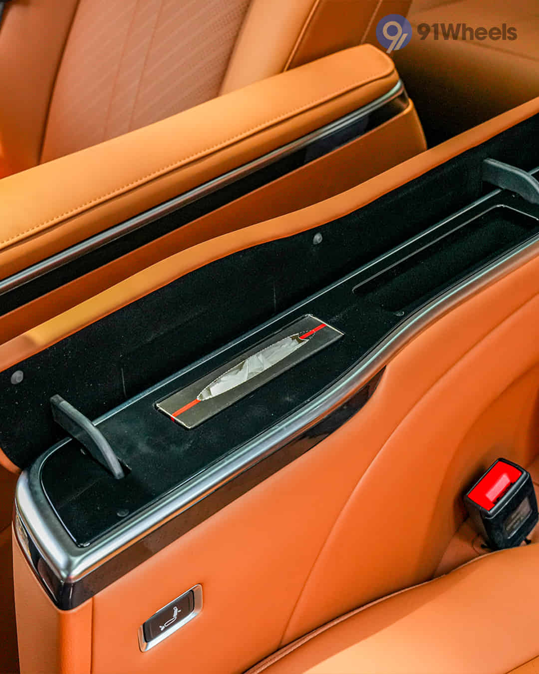 Rear Centre Arm Rest