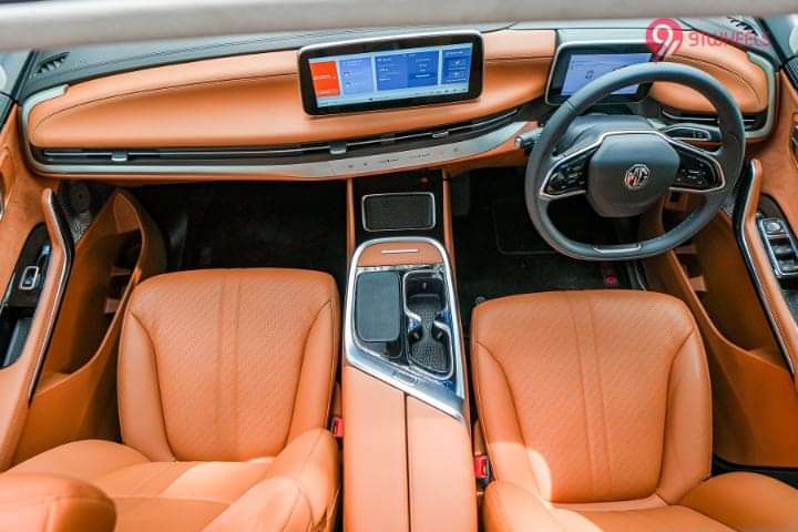 MG M9 Dashboard