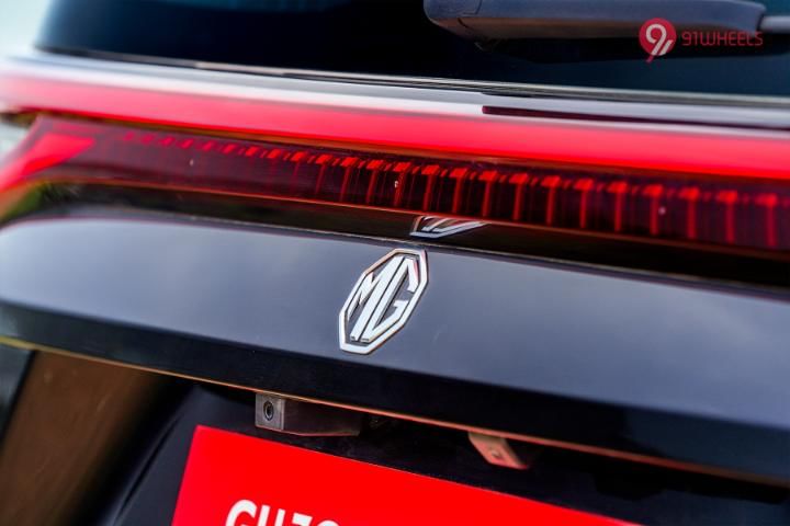 MG M9 Rear Badge