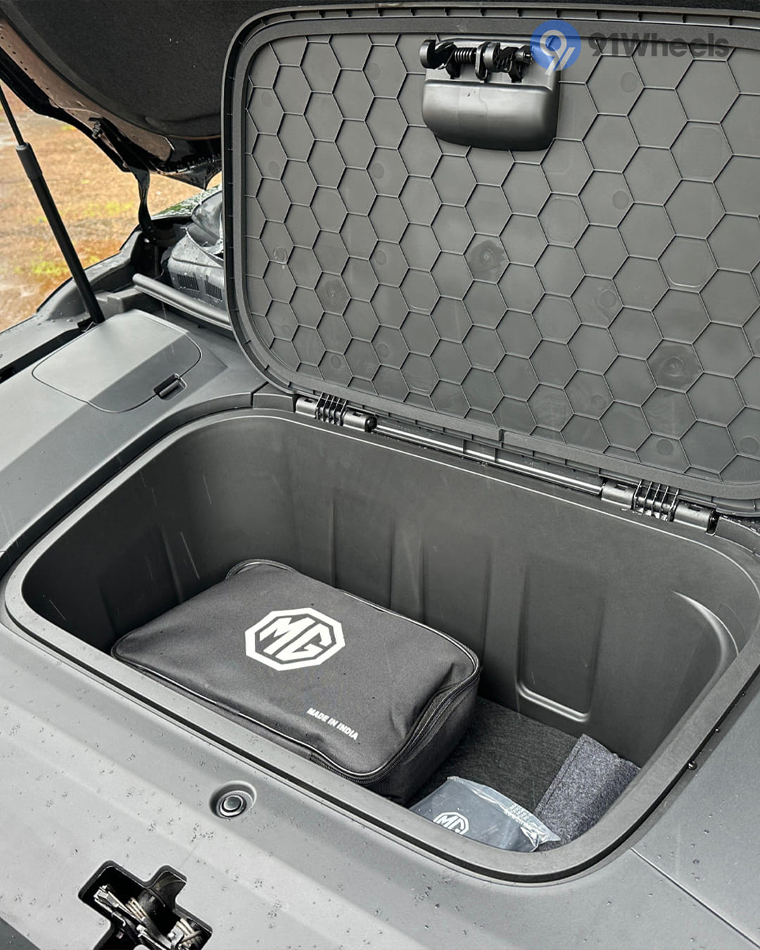 Bootspace & Utility - 4 Bootspace & Utility - 4