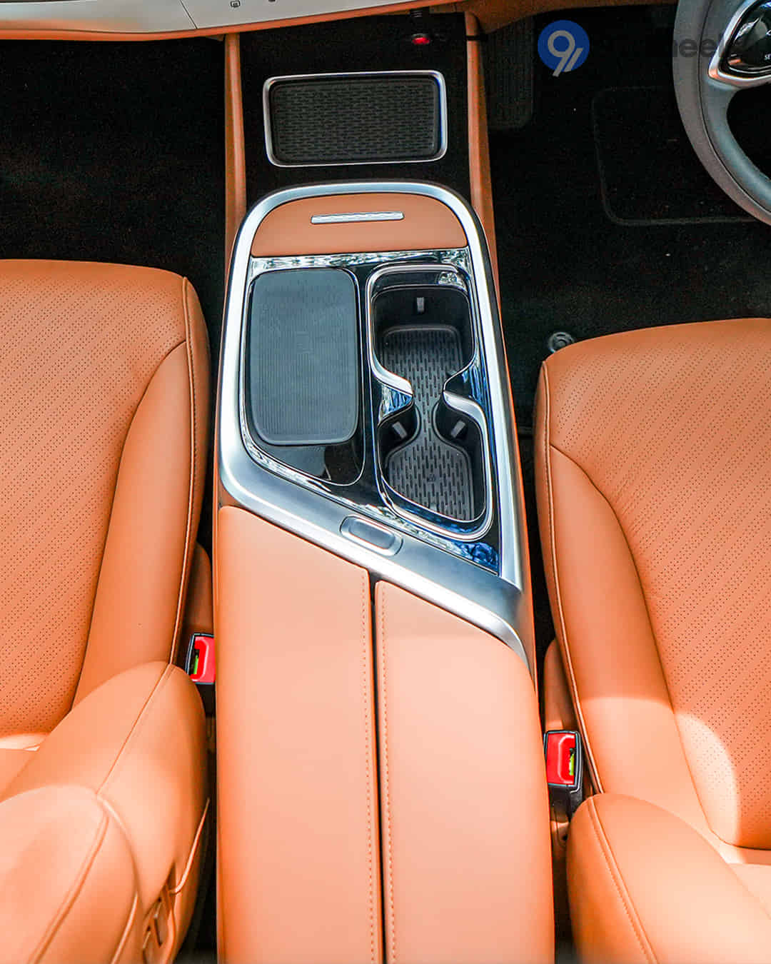 Front Centre Arm Rest Storage