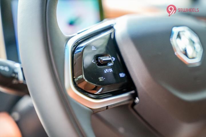 MG M9 Left Steering Mounted Controls