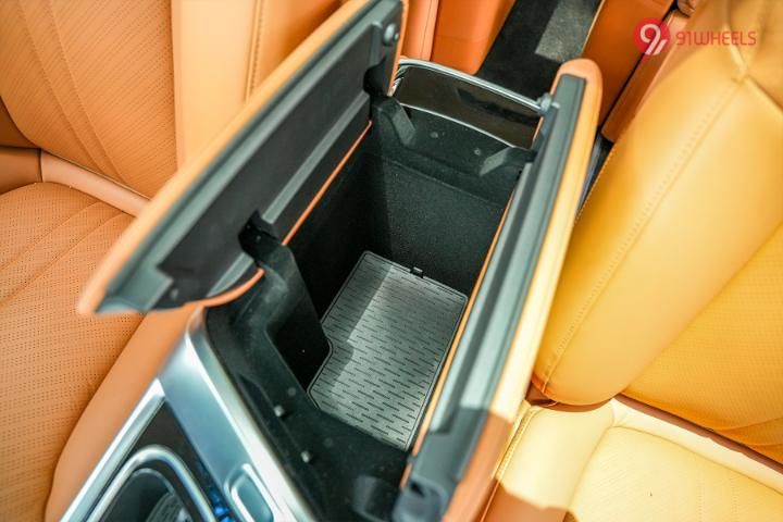 MG M9 Front Centre Arm Rest Storage