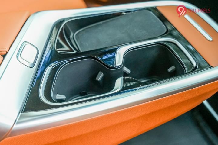 MG M9 Rear Cup Holders