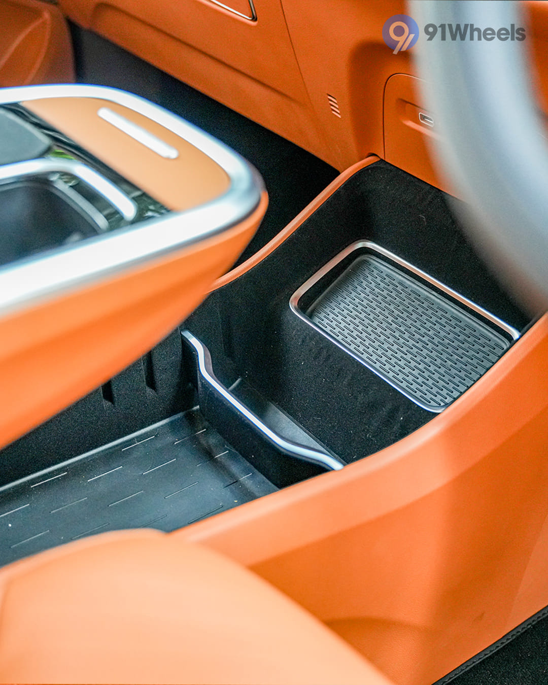 MG M9 Power Socket / USB / Wireless Charging