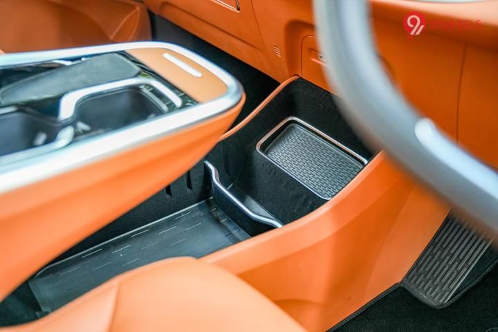 MG M9 USB Port/Power Socket/Wireless Charging