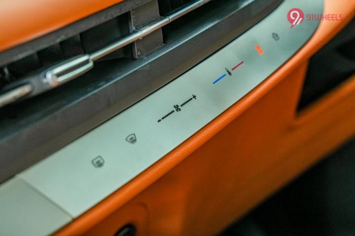 MG M9 AC Controls