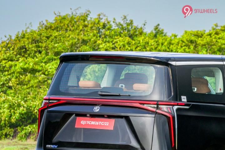MG M9 Rear Windshield/Windscreen