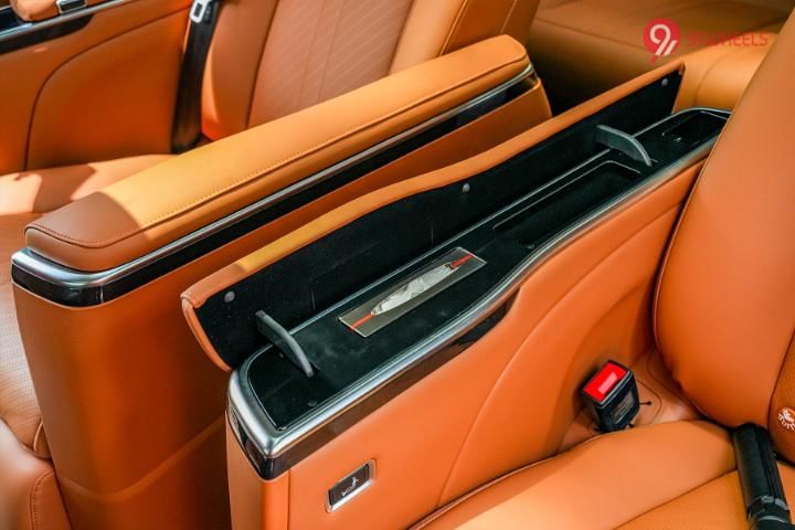 MG M9 Rear Row Centre Arm Rest
