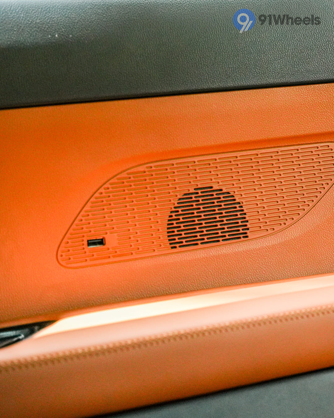 Infotainment & Charging - 3 Infotainment & Charging - 3