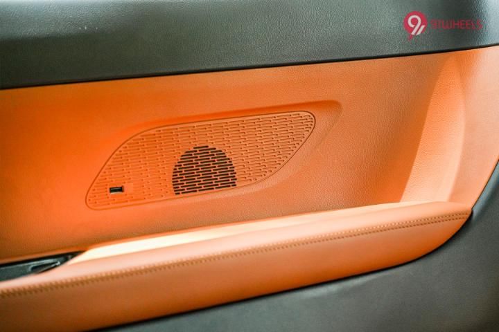 MG M9 Rear Speakers