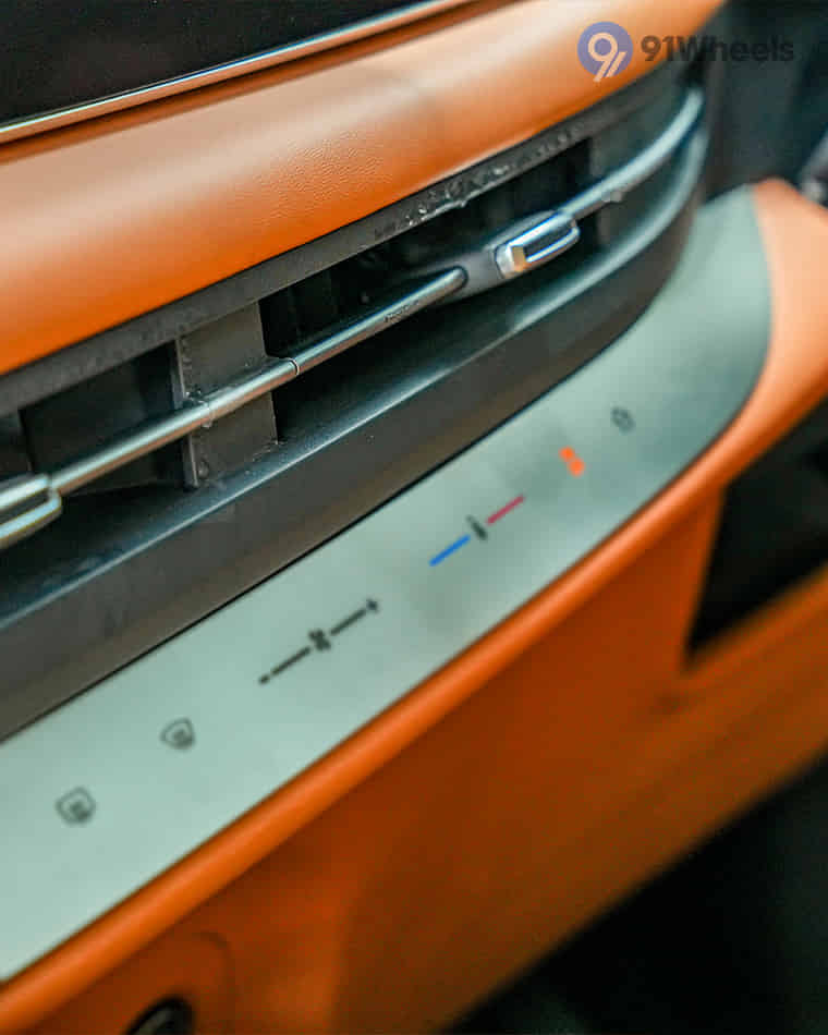 Dashboard & Front Cabin - 3